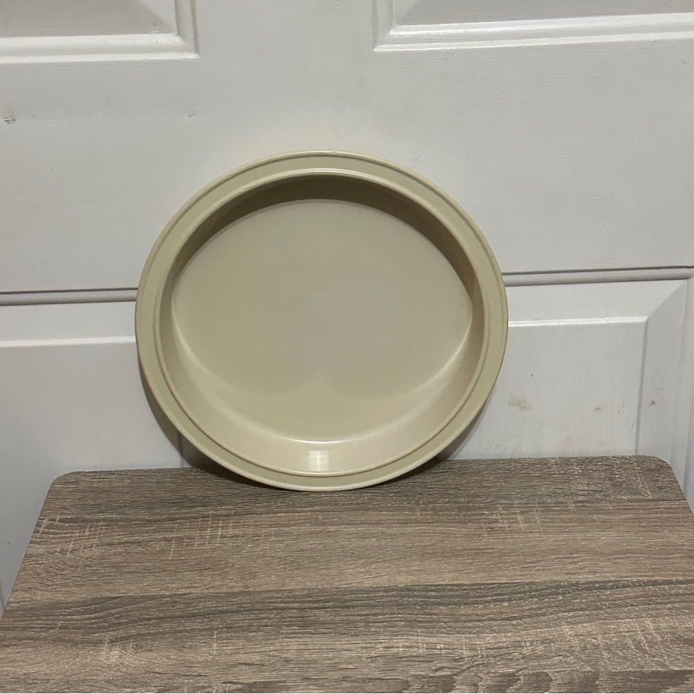 Tupperware Pie 9in. Round container 1766-6 Without Lid‎